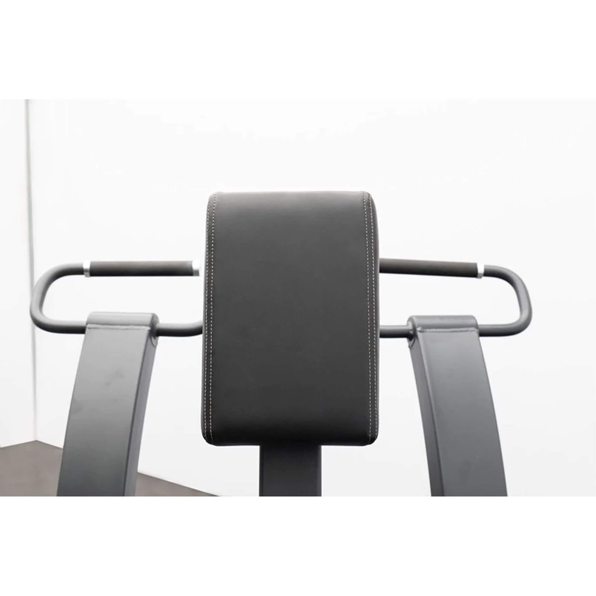 bodykore plate loaded row gr802 footplate and chest support front view