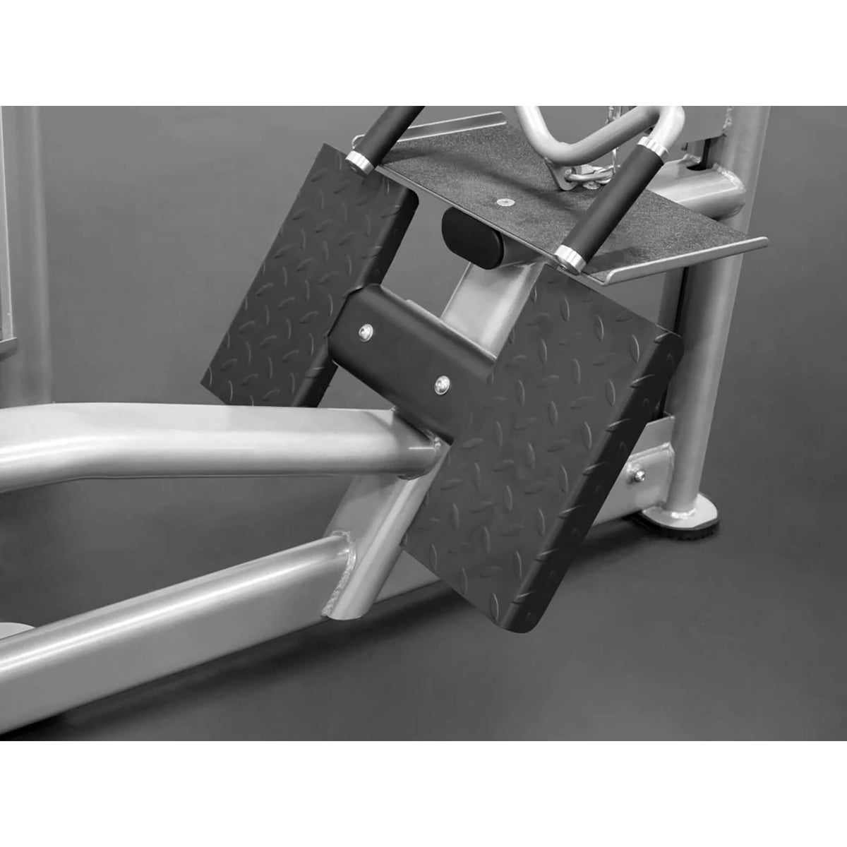 gr616 selectorized low pull machine non slip foot plates