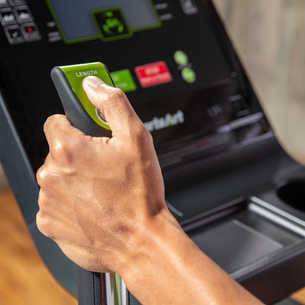SportsArt E874 Elliptical fingertip technology