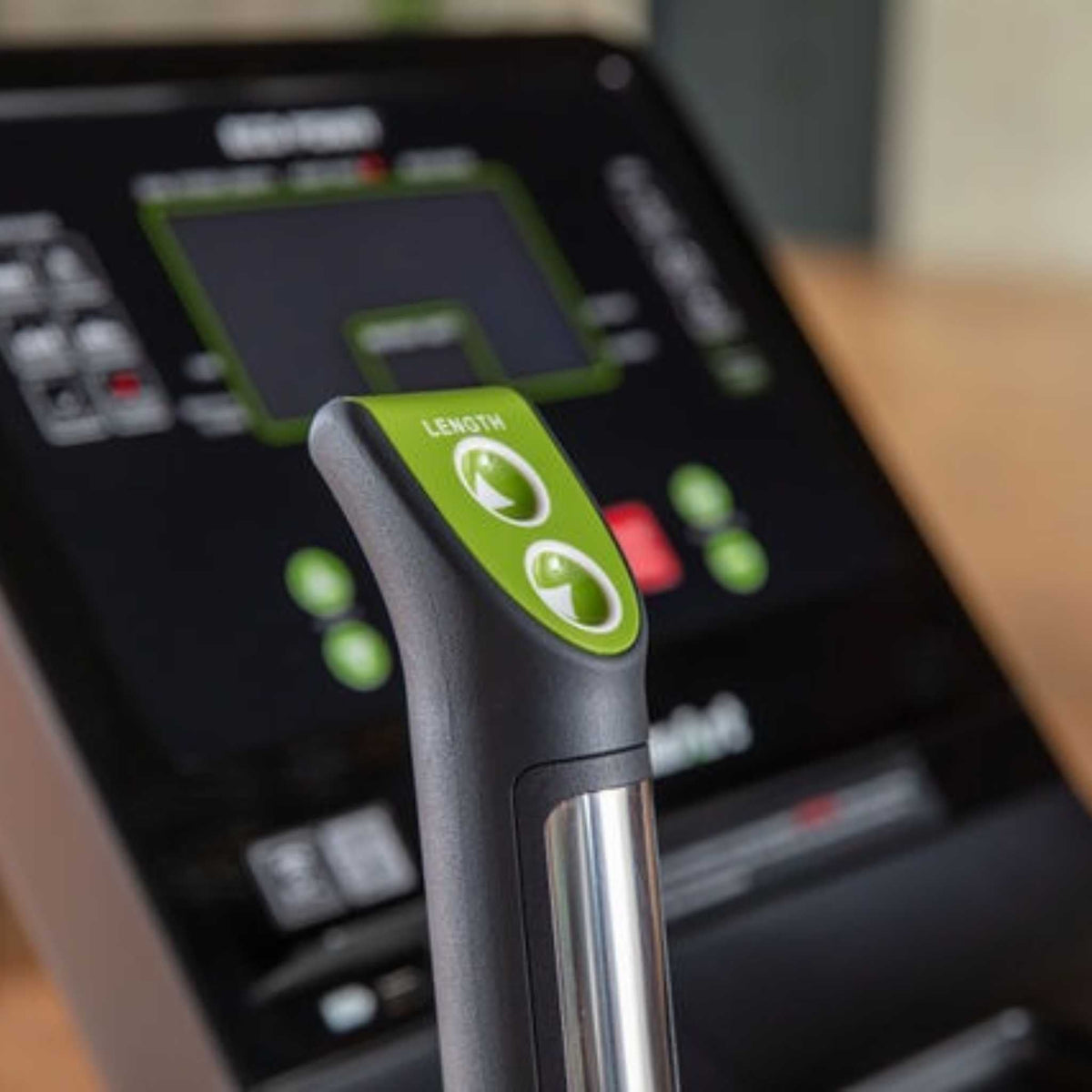 G874 Elliptical by SportsArt Length Control