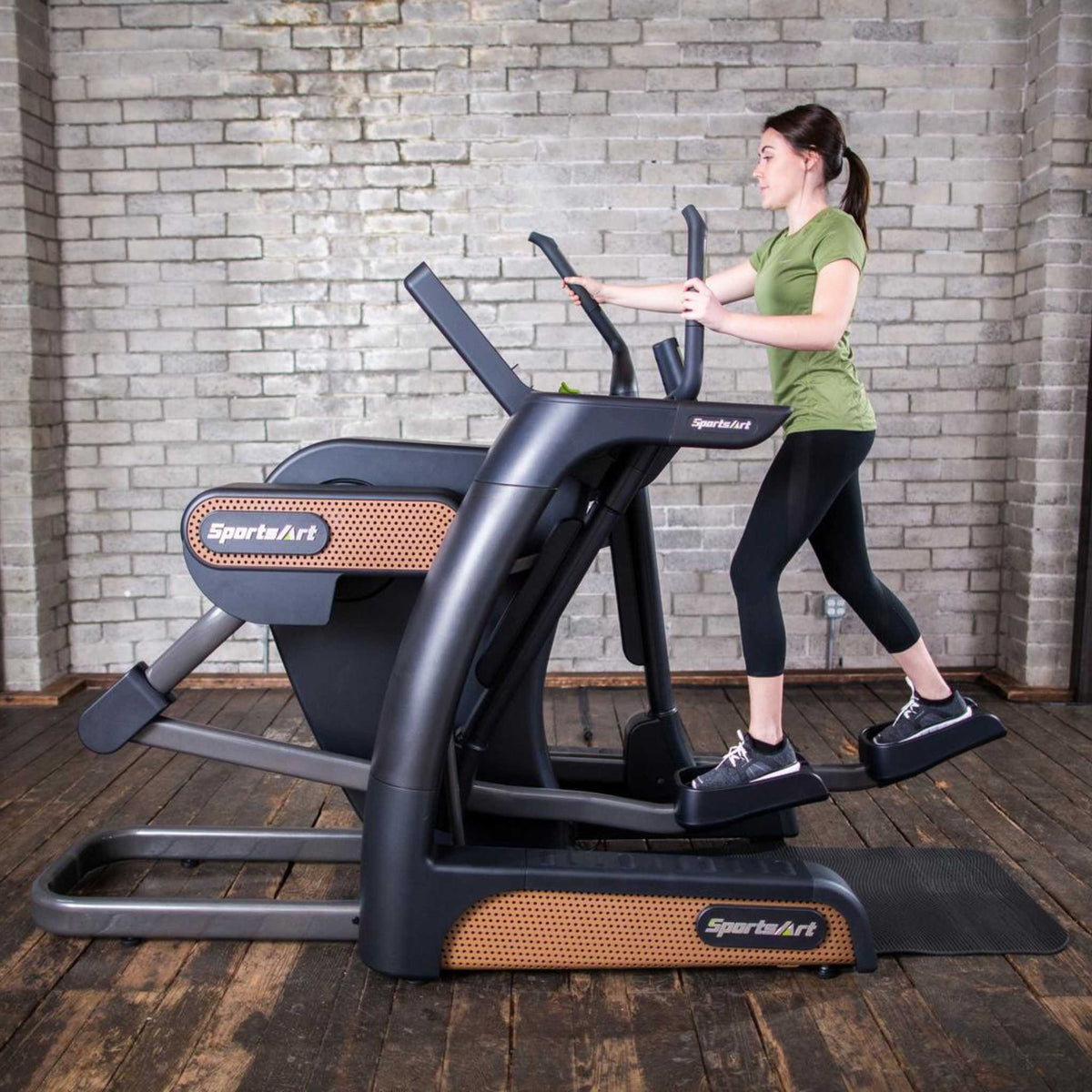 SportsArt V886-16 Verso Cross Trainer Female Training