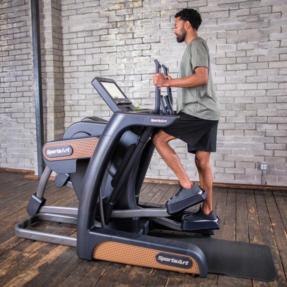 SportsArt V886-16 Verso Cross Trainer Male User
