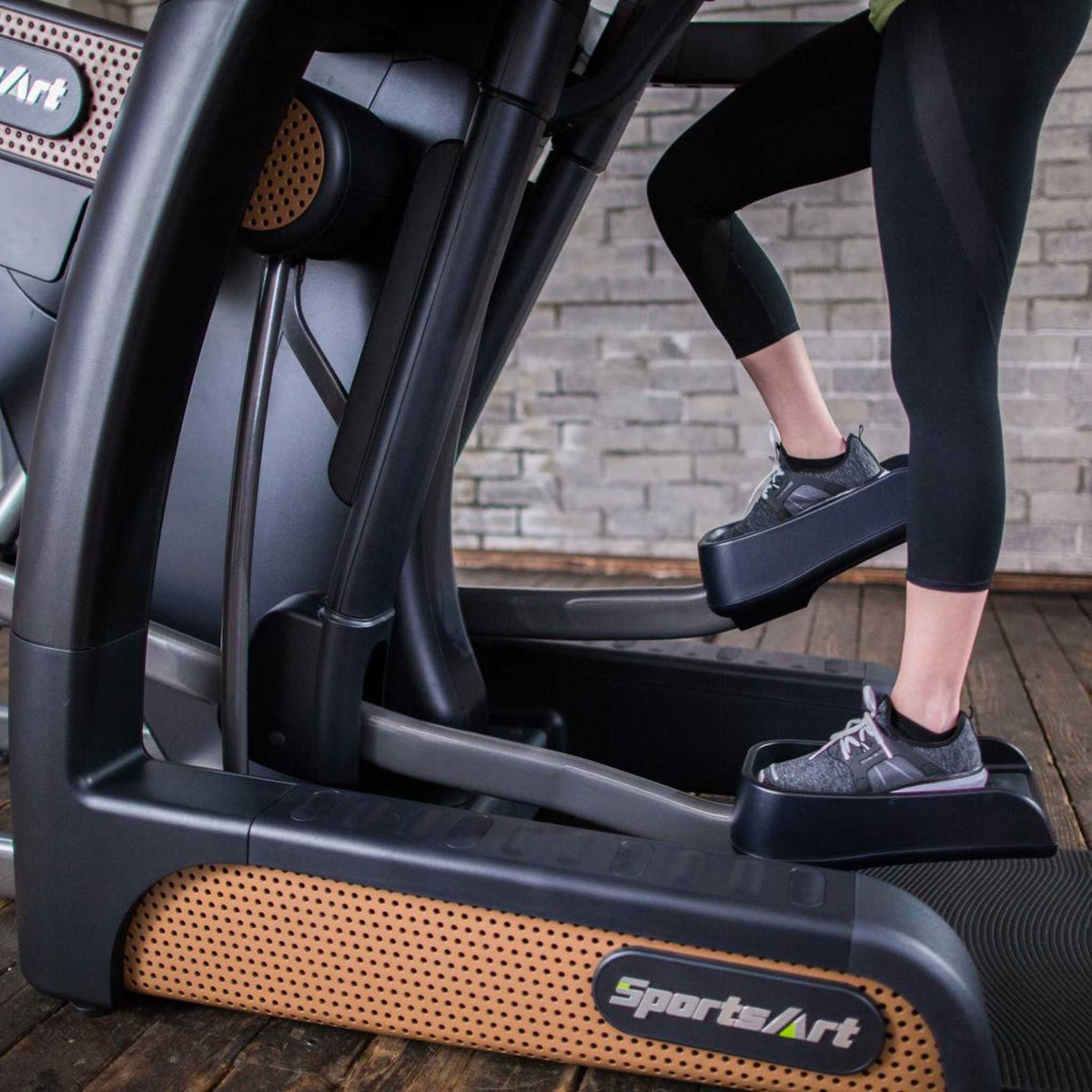 SportsArt V886-16 Verso Cross Trainer Stepper