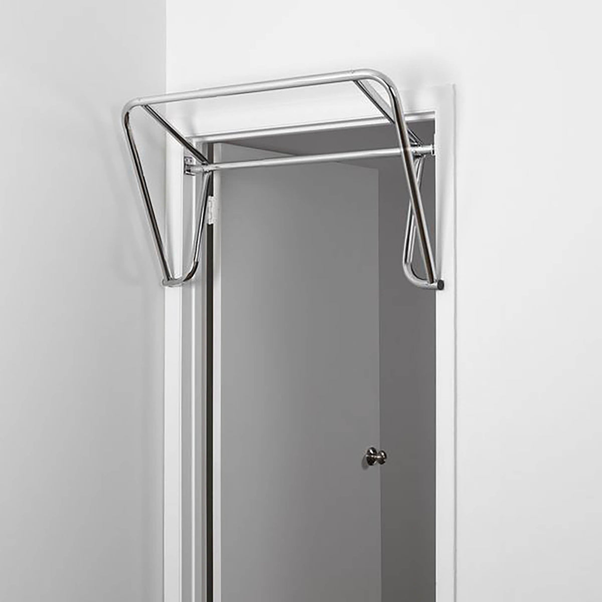 body solid tools doorway chinning bar pub34 installed in doorwar