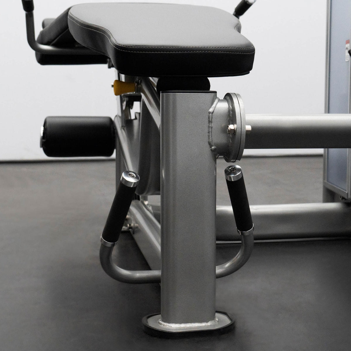 bodykore gr643 leg extension leg prone front view close up