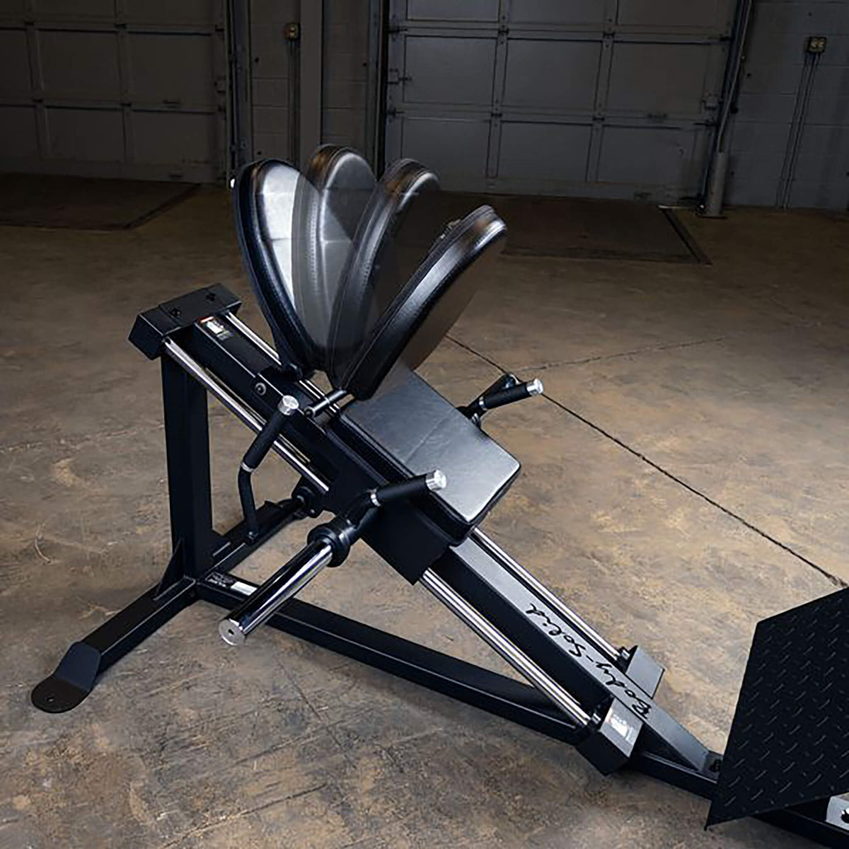 compact leg press machine gclp100 in motion