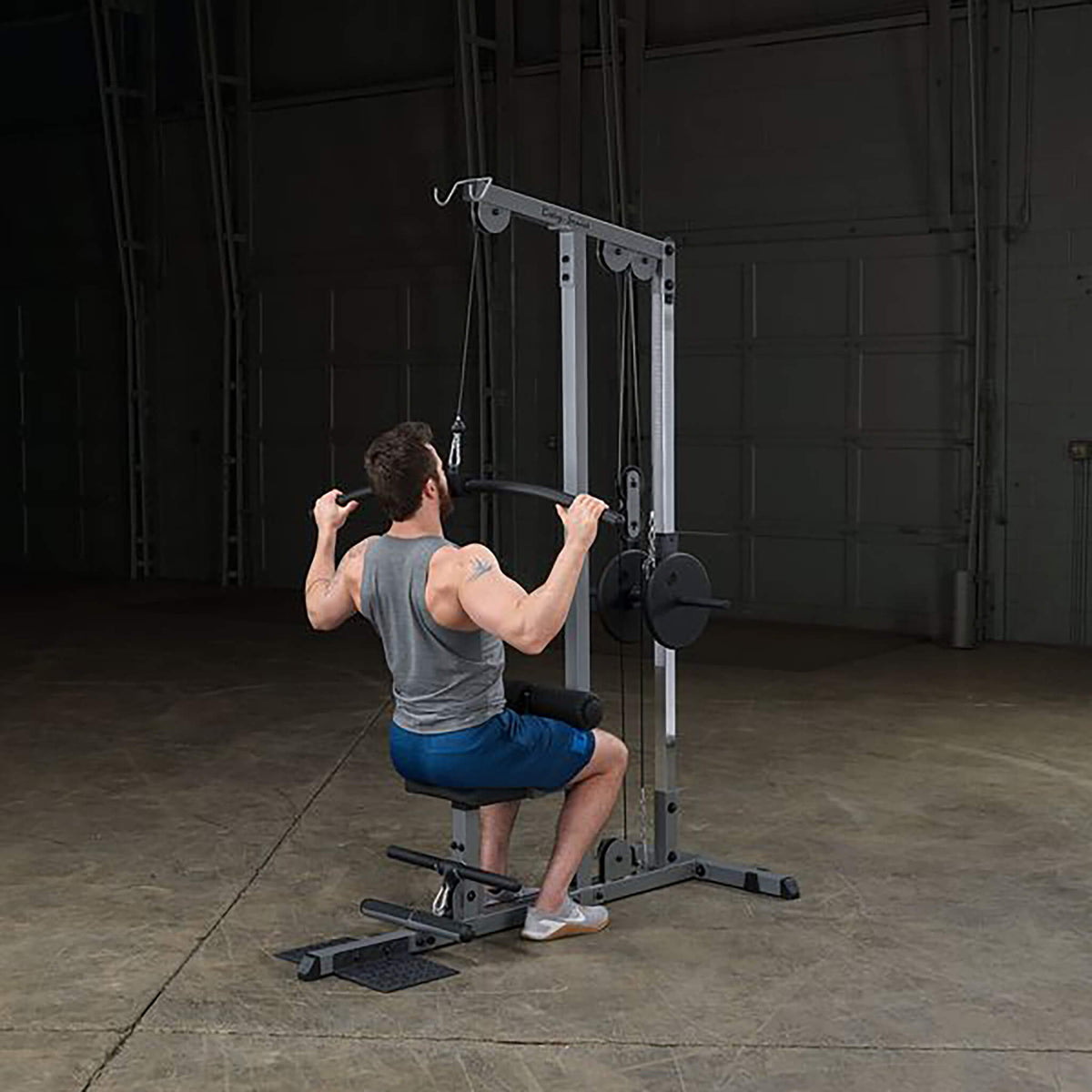 glm83 pro lat machine man lat pulldown