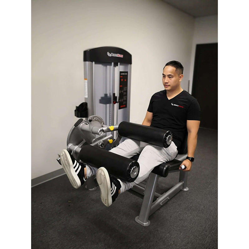 isolation series gr639 leg curl machine front view male leg extended
